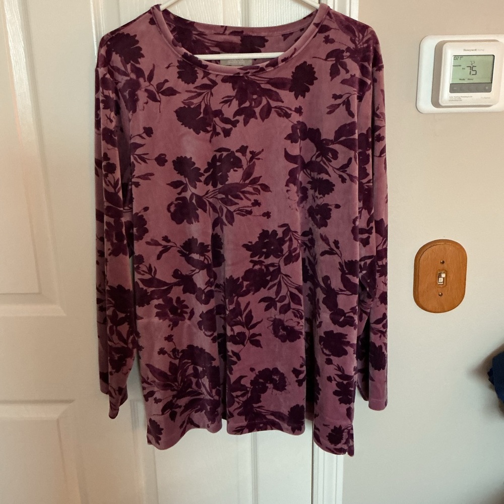 Demin & Co. Floral Long Sleeve Velvet Top